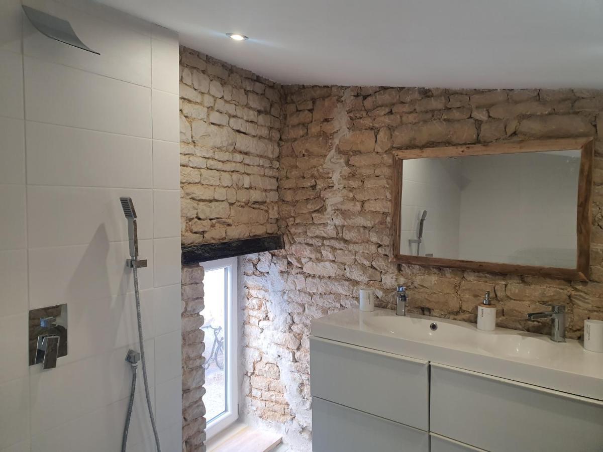 La P'Tite Ecurie Apartment Saint-Jean-de-Liversay Екстериор снимка